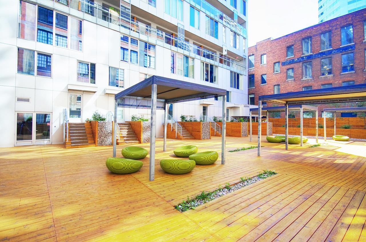 Spacious Loft Next To Square Victoria Apartment *