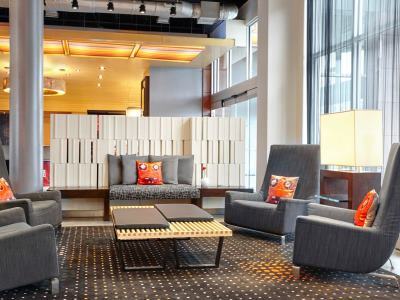 Aloft Airport 3*