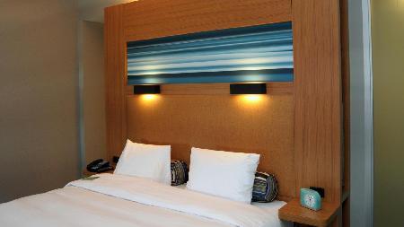 Hotel Aloft Airport 3*