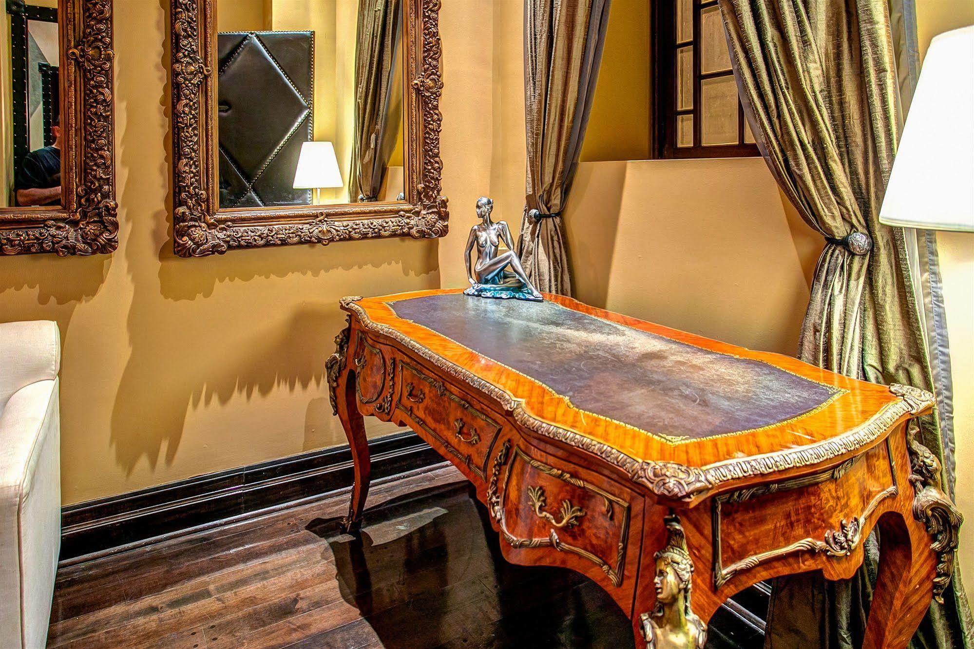 Chateau Vieux-montreal Apartment *