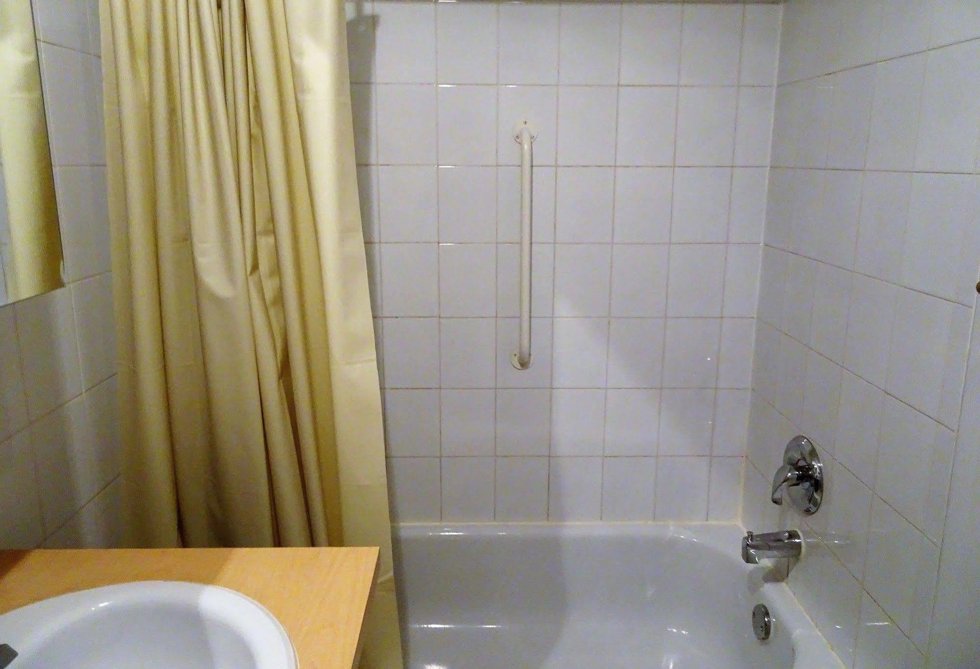 Abri Du Voyageur Hotel 2*
