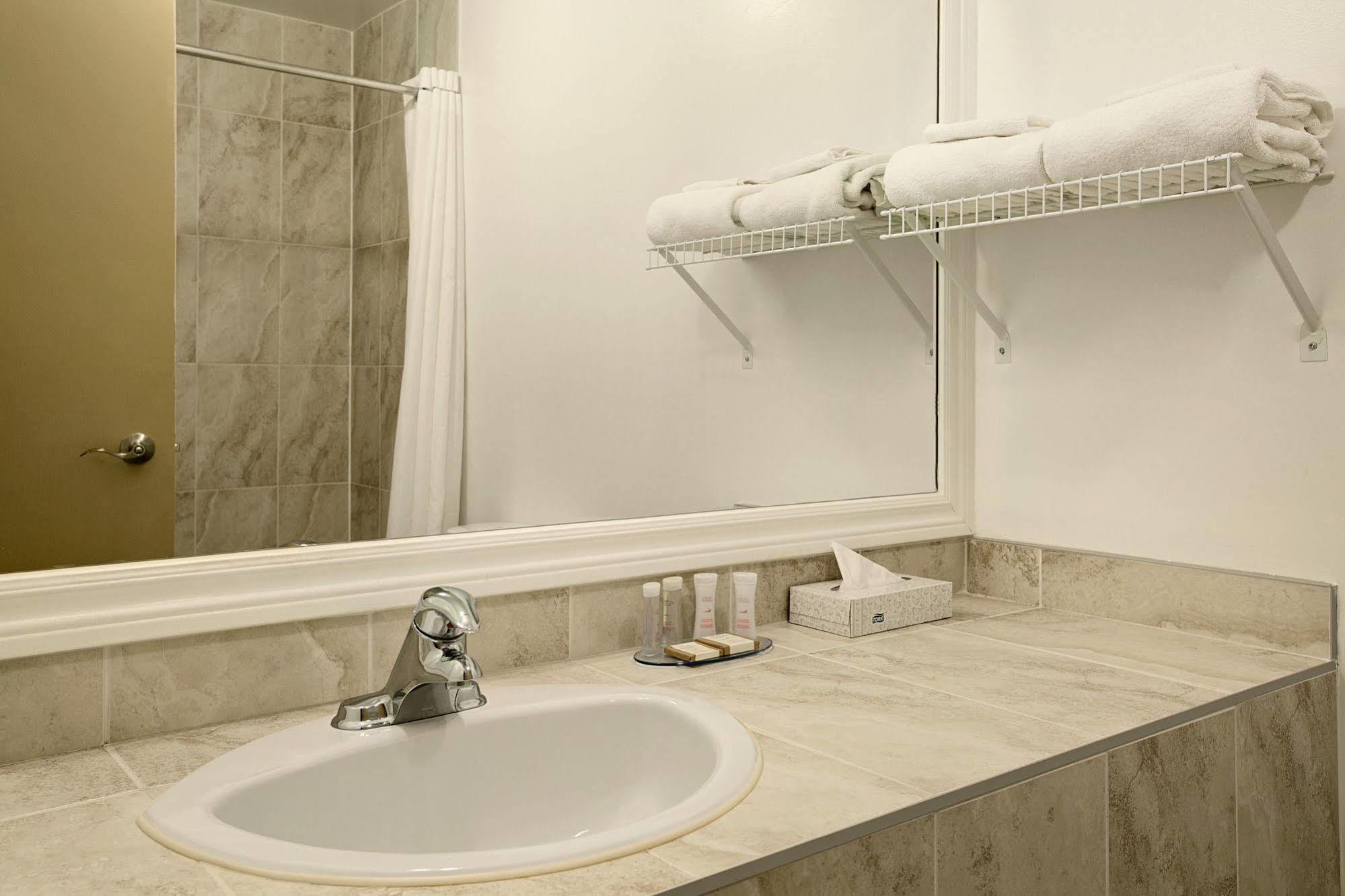 Days By Wyndham East Montreal