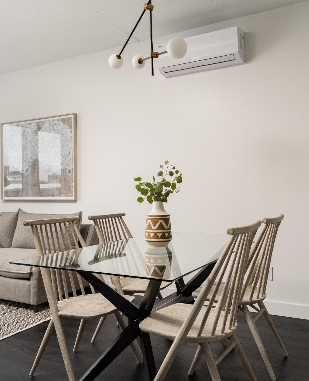 Bright Griffintown Suites By Sonder