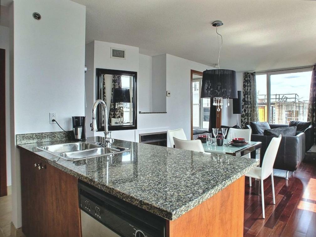 888 Rue Saint-francois-xavier 1502