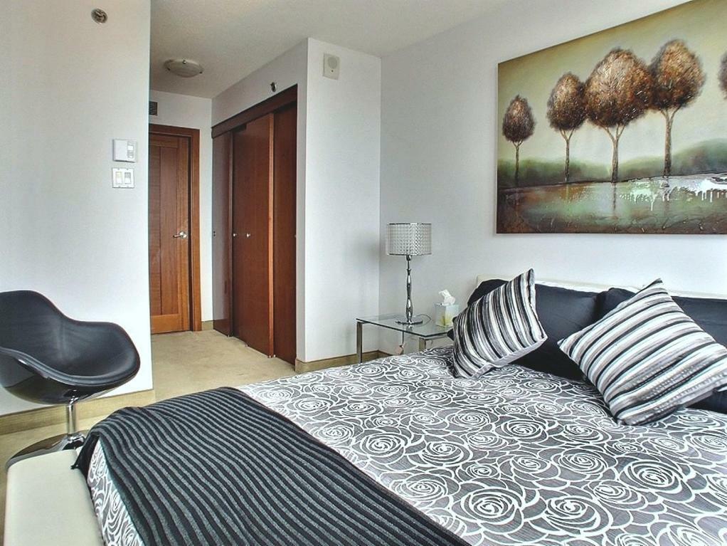 Apartment 888 Rue Saint-francois-xavier 1502 *