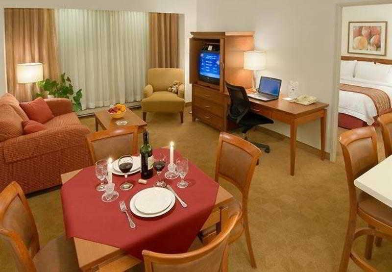 Hotel By Marriott Downtown Montreal