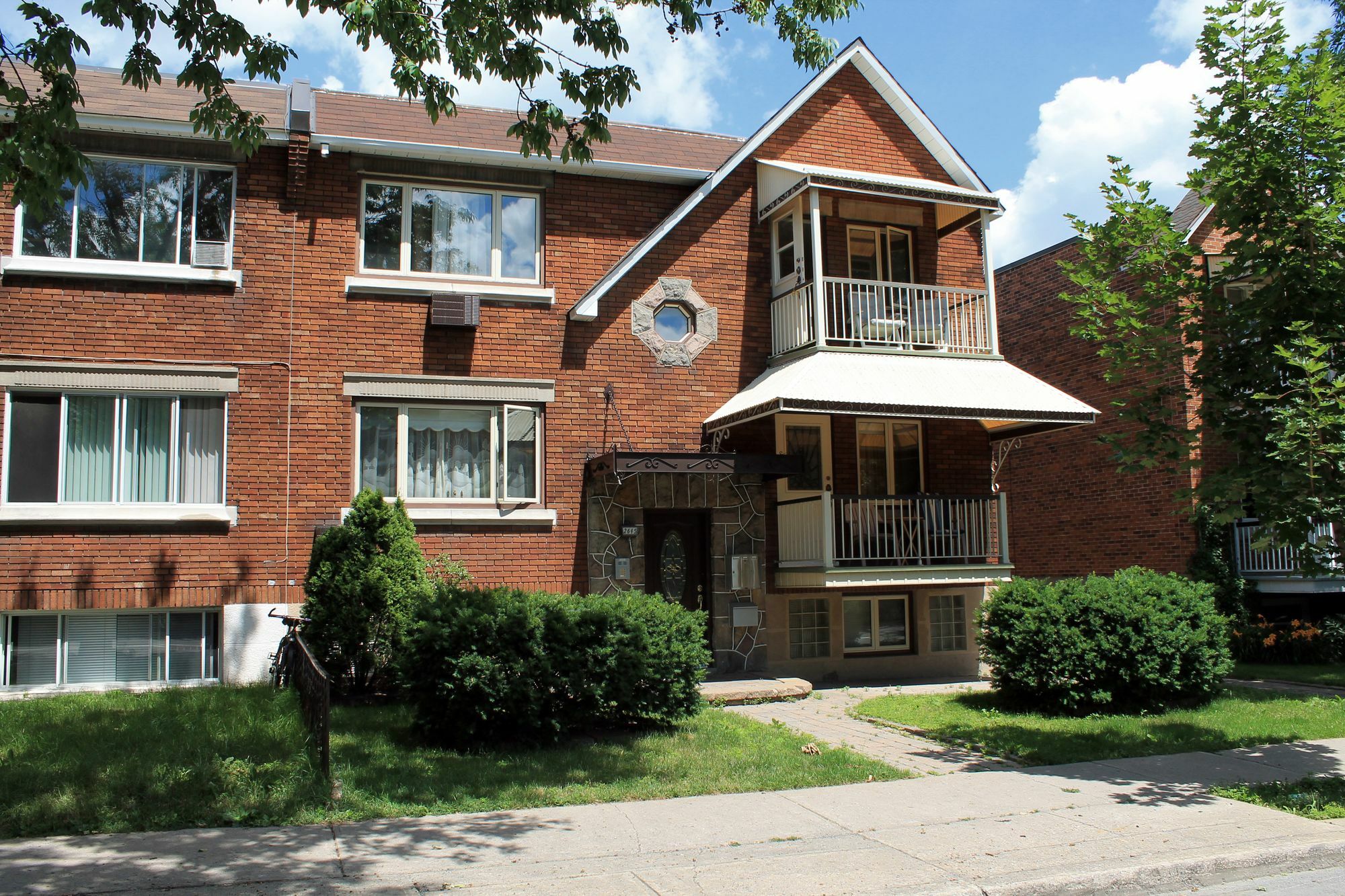 Du Survenant Guest house Montreal