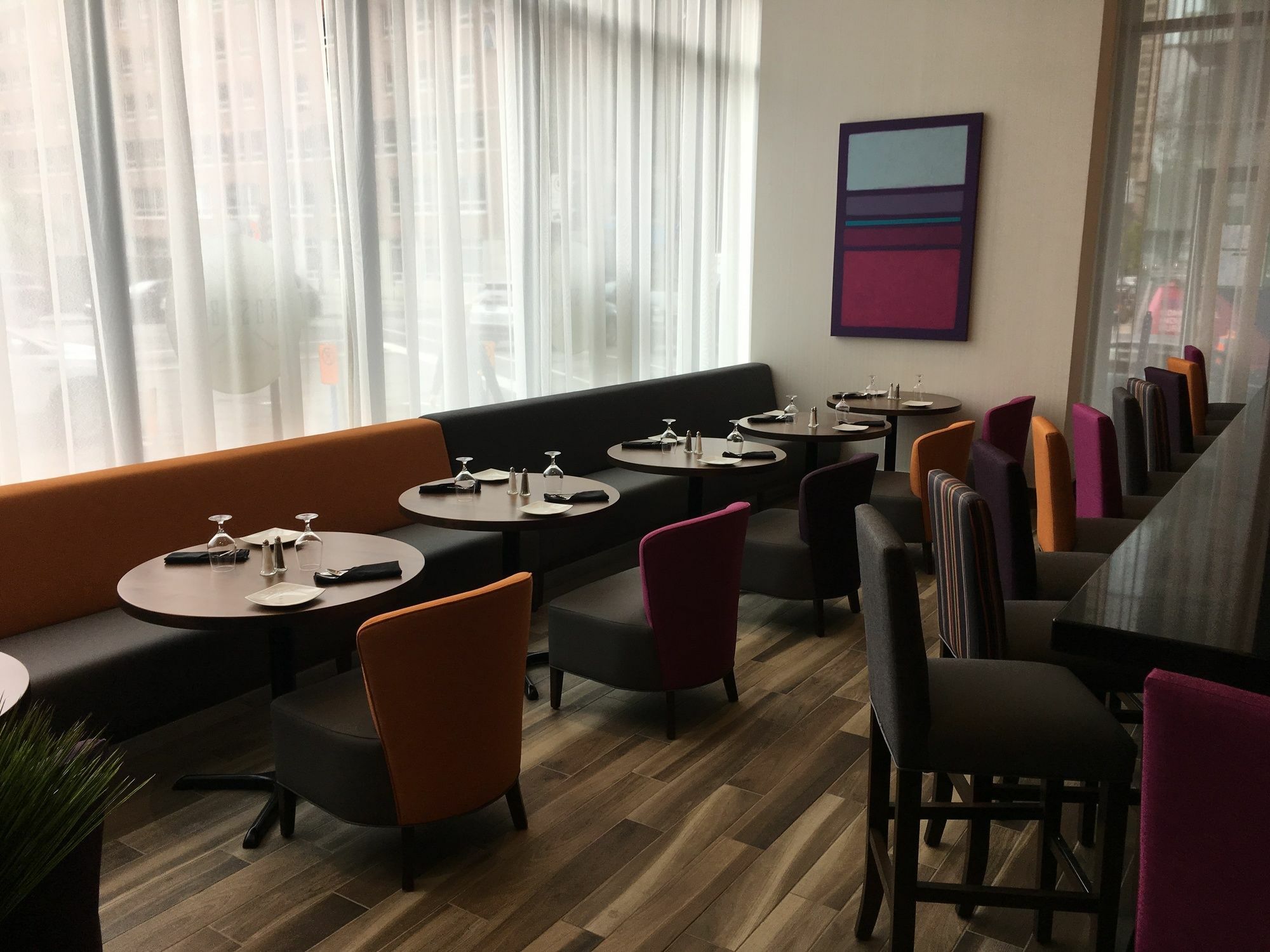 Holiday Inn Hotel & Suites - Montreal Centre-Ville Ouest By Ihg Hotel