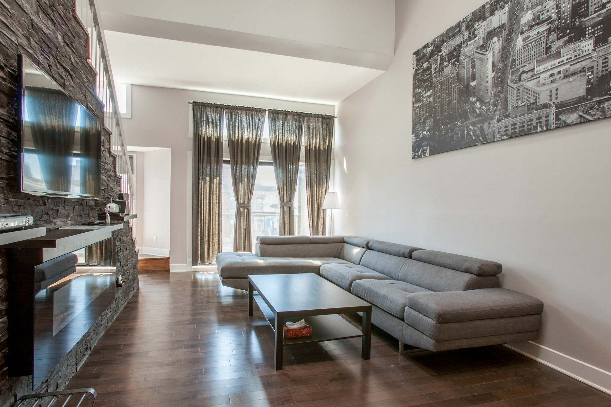 Lmvr - The Sherbrooke Apartment Montreal
