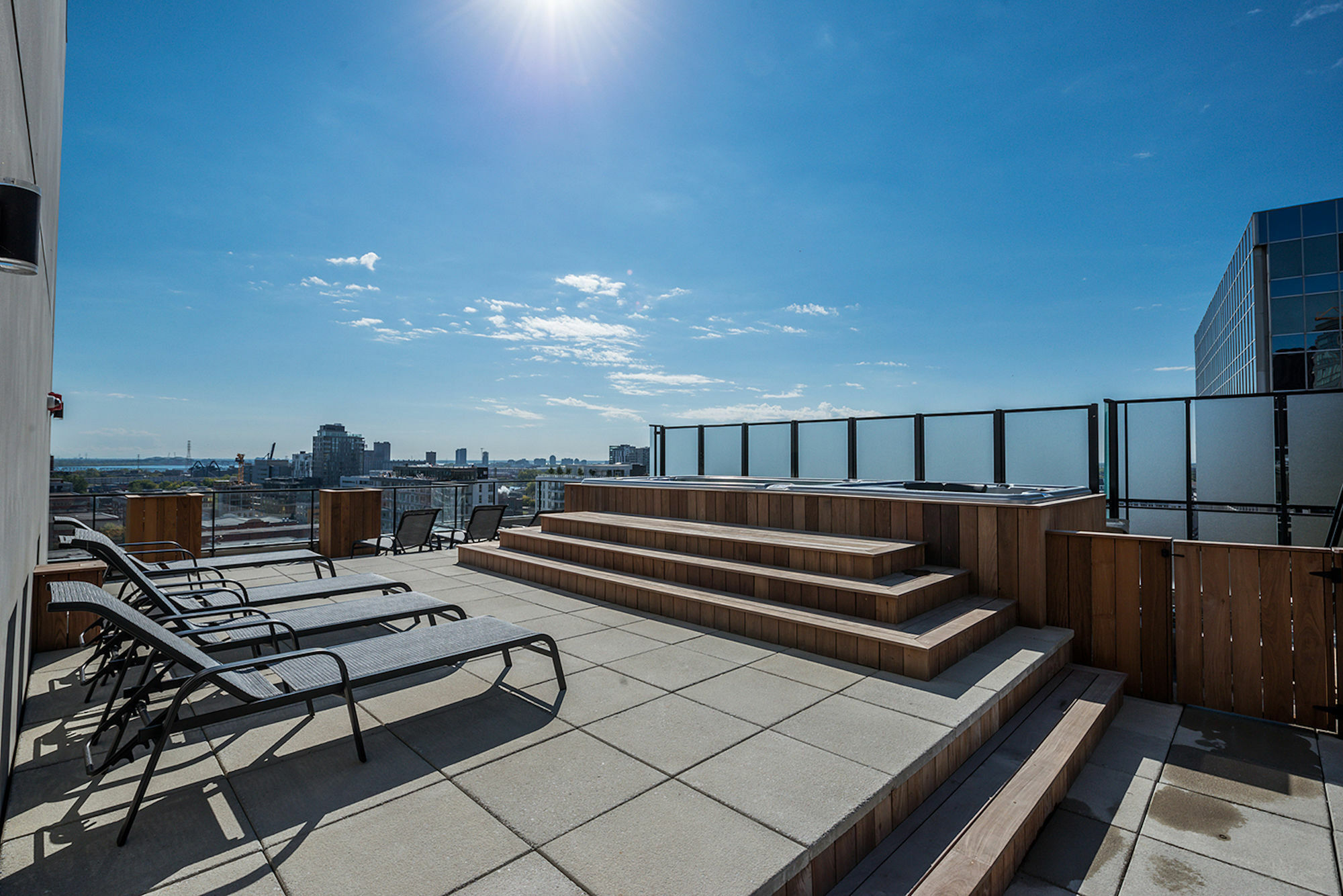 Apartment Bold 2br In Old By Sonder Montreal