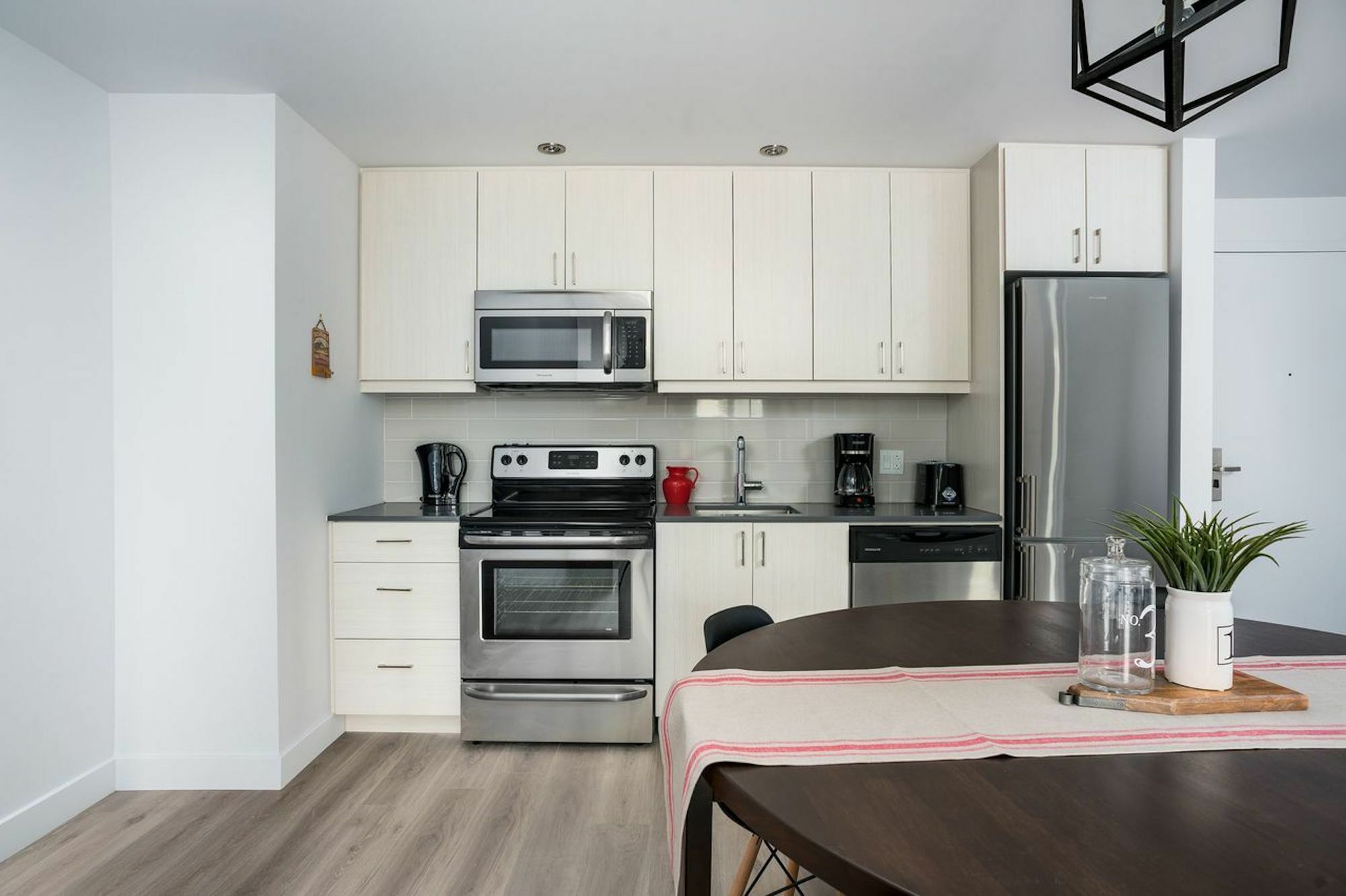 Vibrant 2br In Old By Sonder Montreal