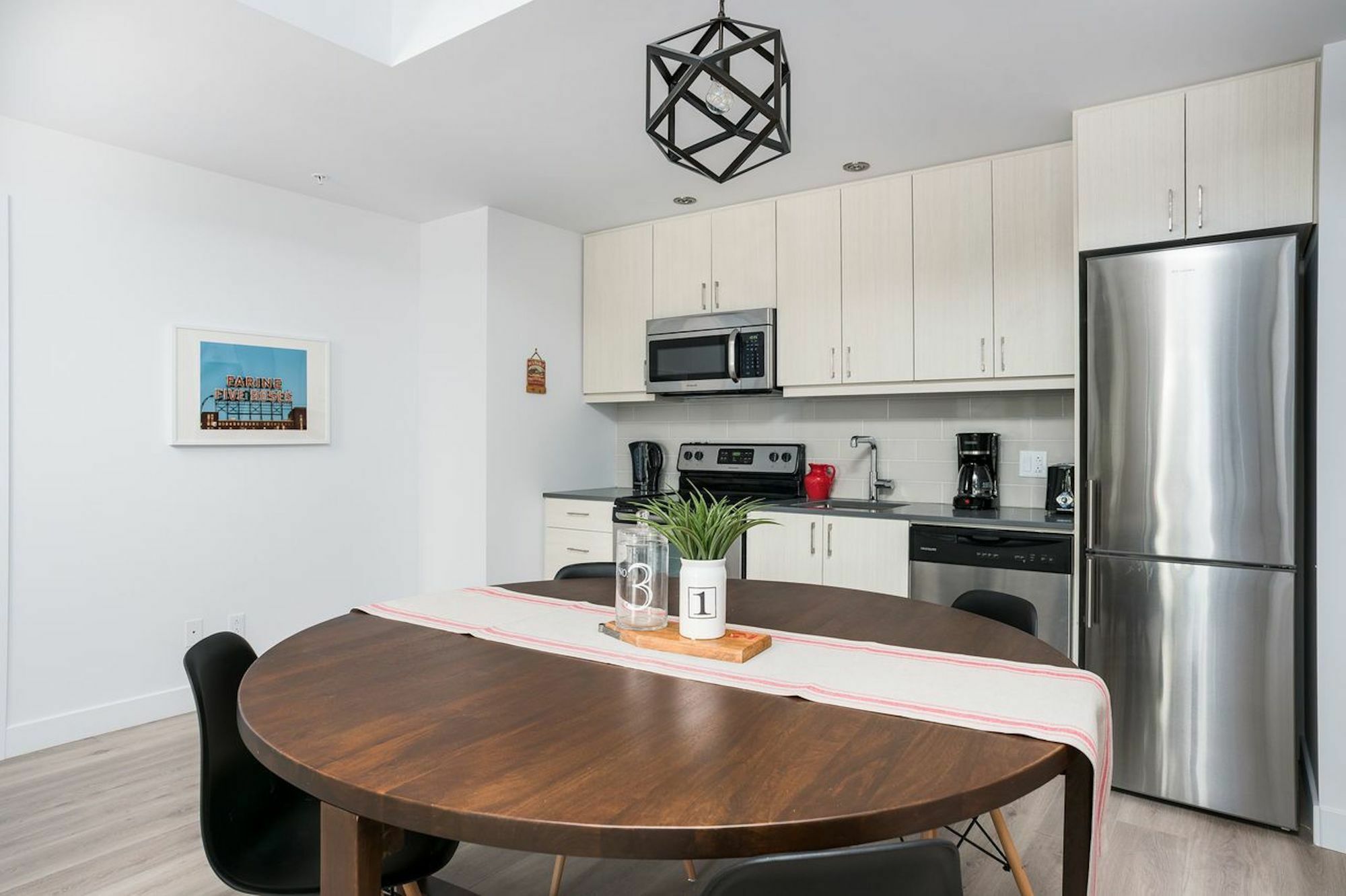 Vibrant 2br In Old By Sonder