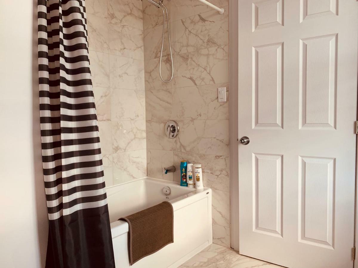 Apartment Near Montreal's Metro Frontenac *