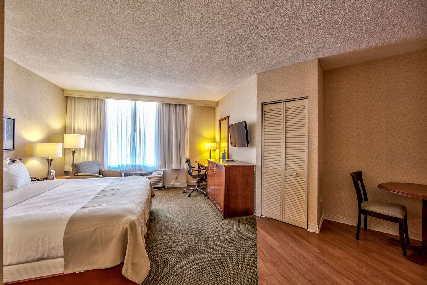 Radisson Airport 3*