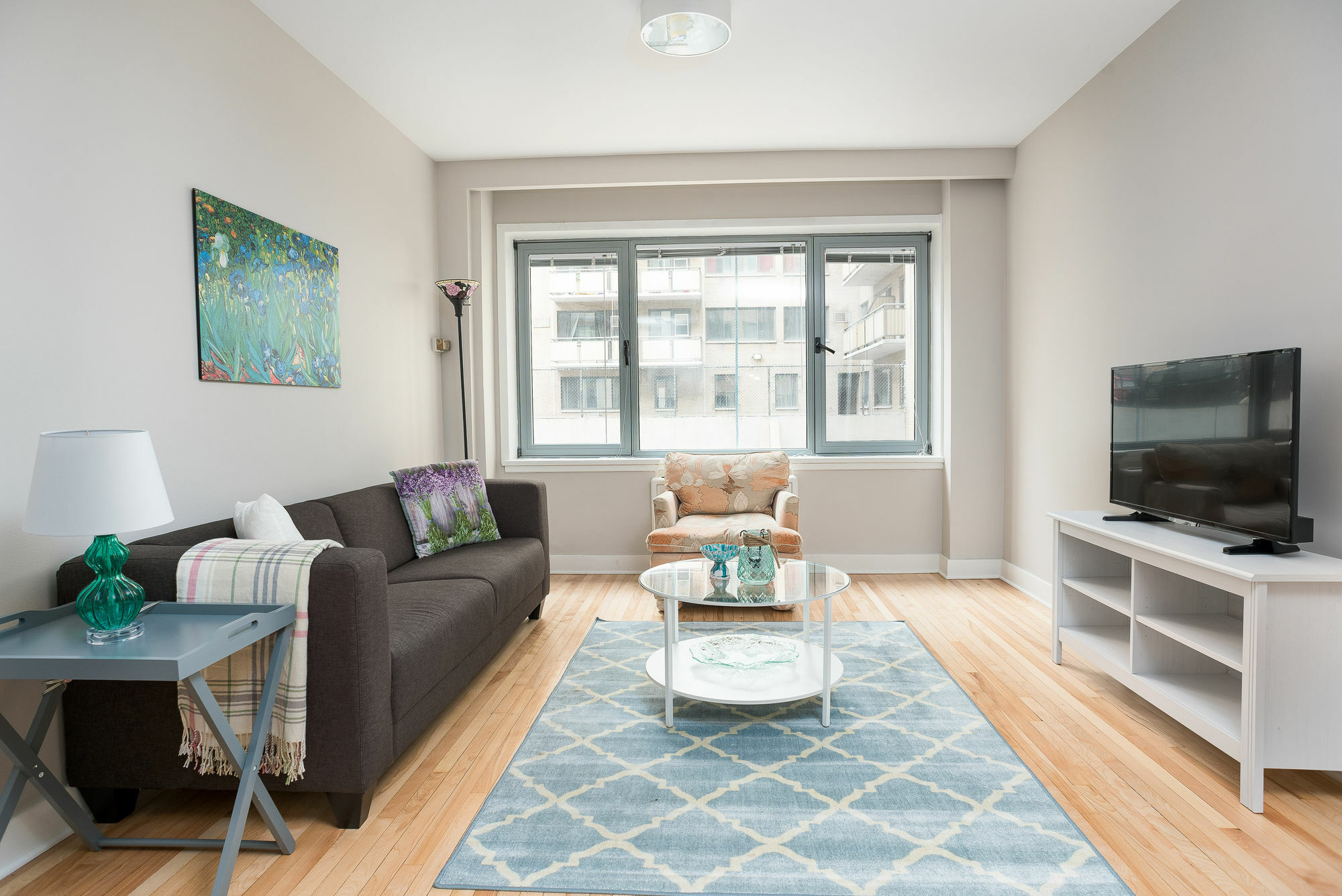 Distinctive 2br In Downtown Mtl By Sonder *