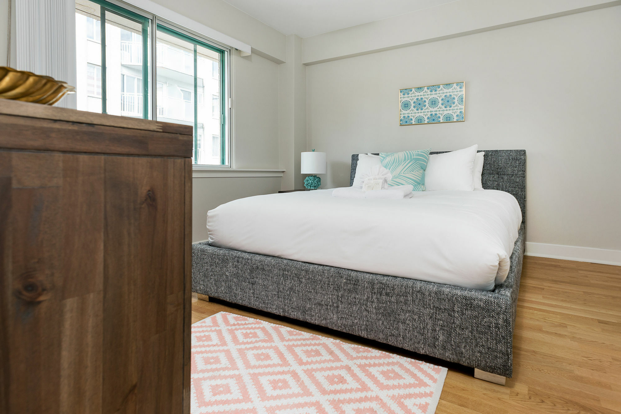 Apartment Chic 1br In Milton Park By Sonder Montreal
