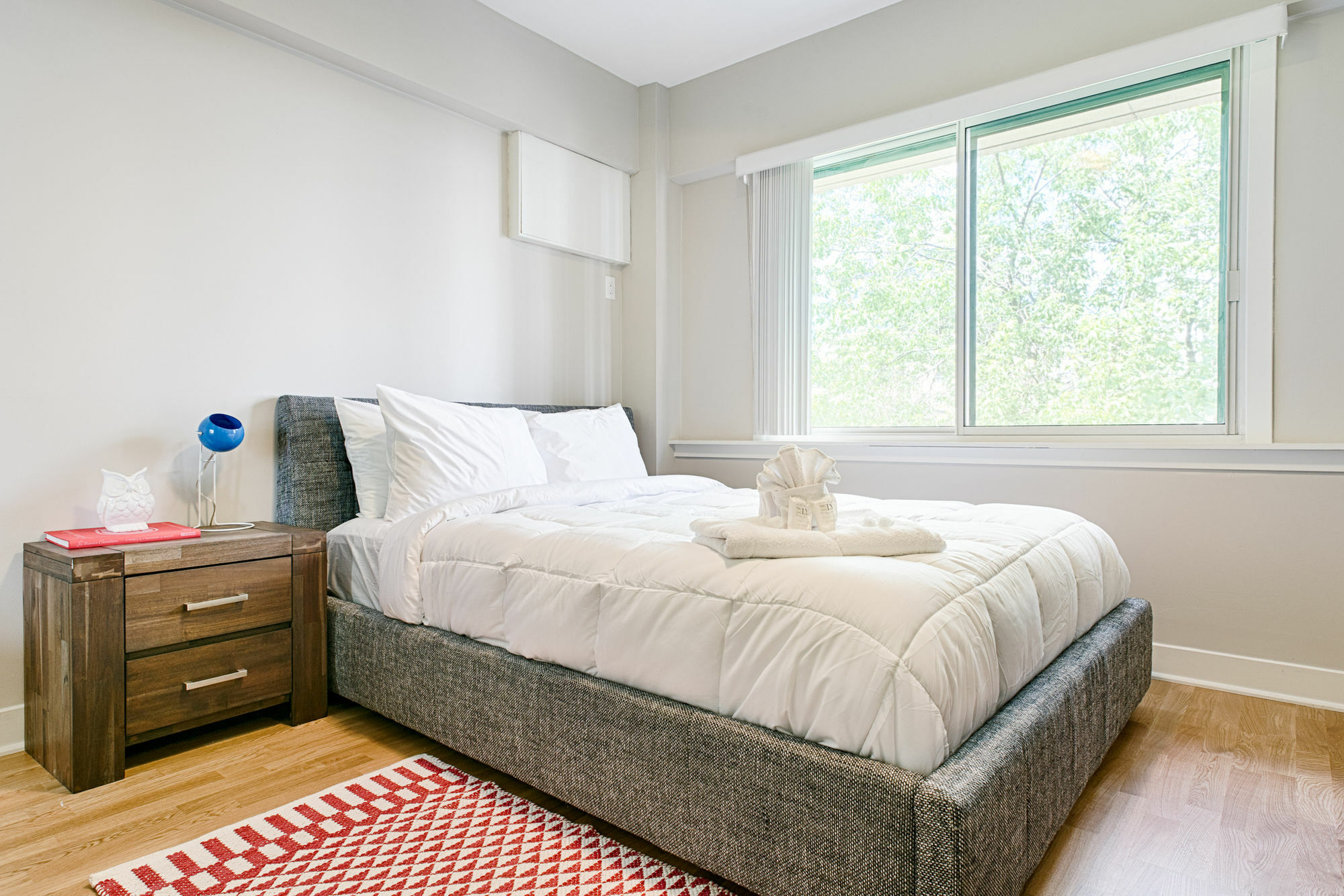 Apartment Lovely 1br In Milton Park By Sonder Montreal