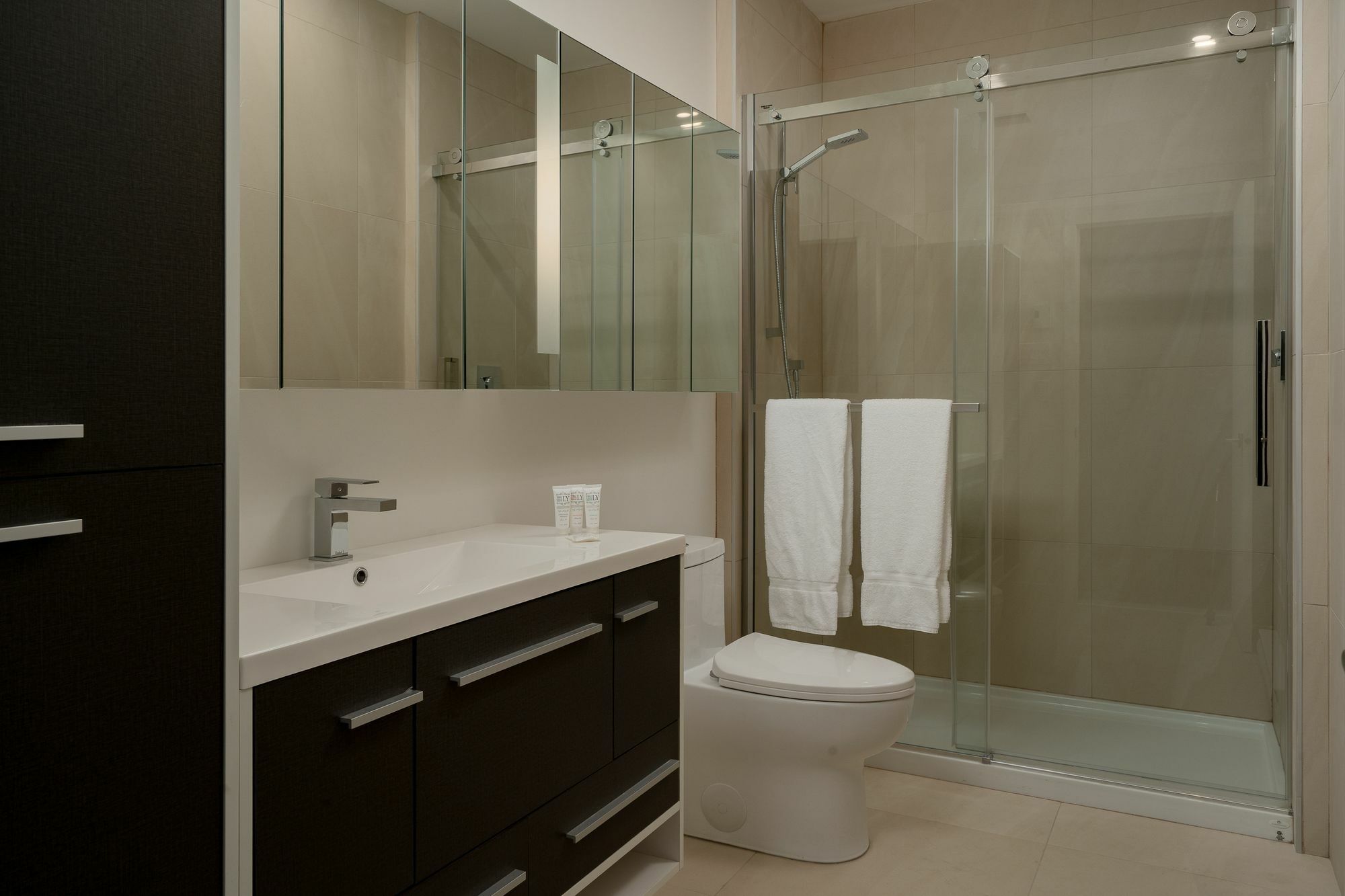 Sharp 1br In Quartier Des Spectacles By Sonder