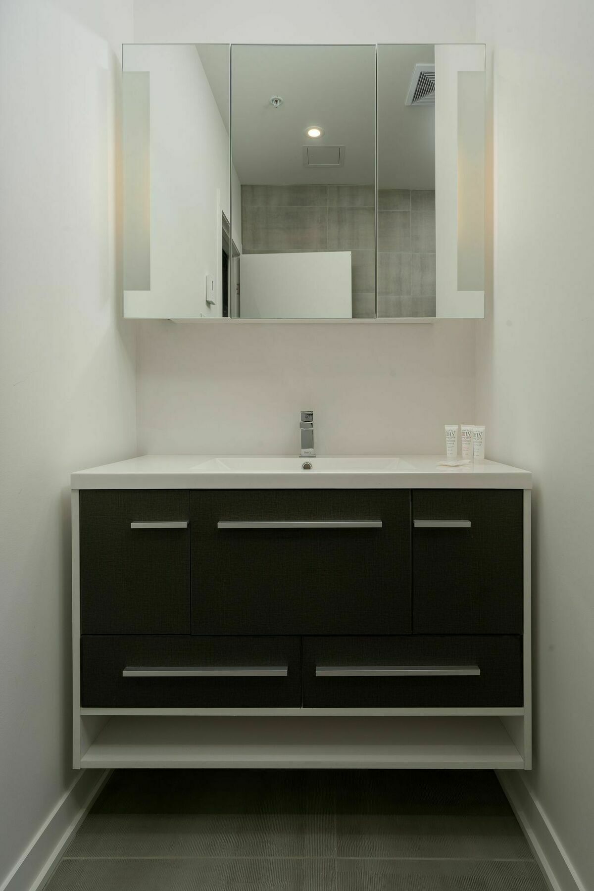 Apartment Sleek 1br In Quartier Des Spectacles By Sonder Montreal