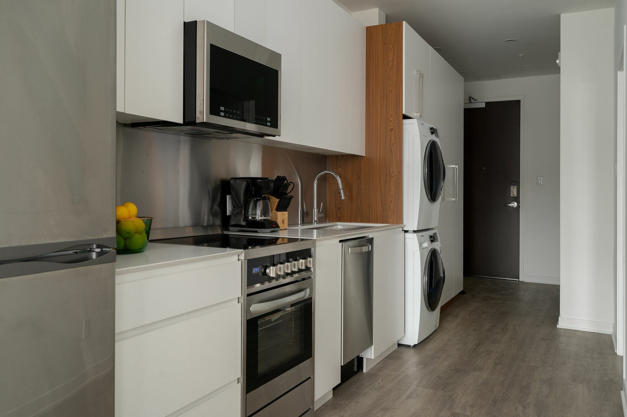 Sleek 1br In Quartier Des Spectacles By Sonder *