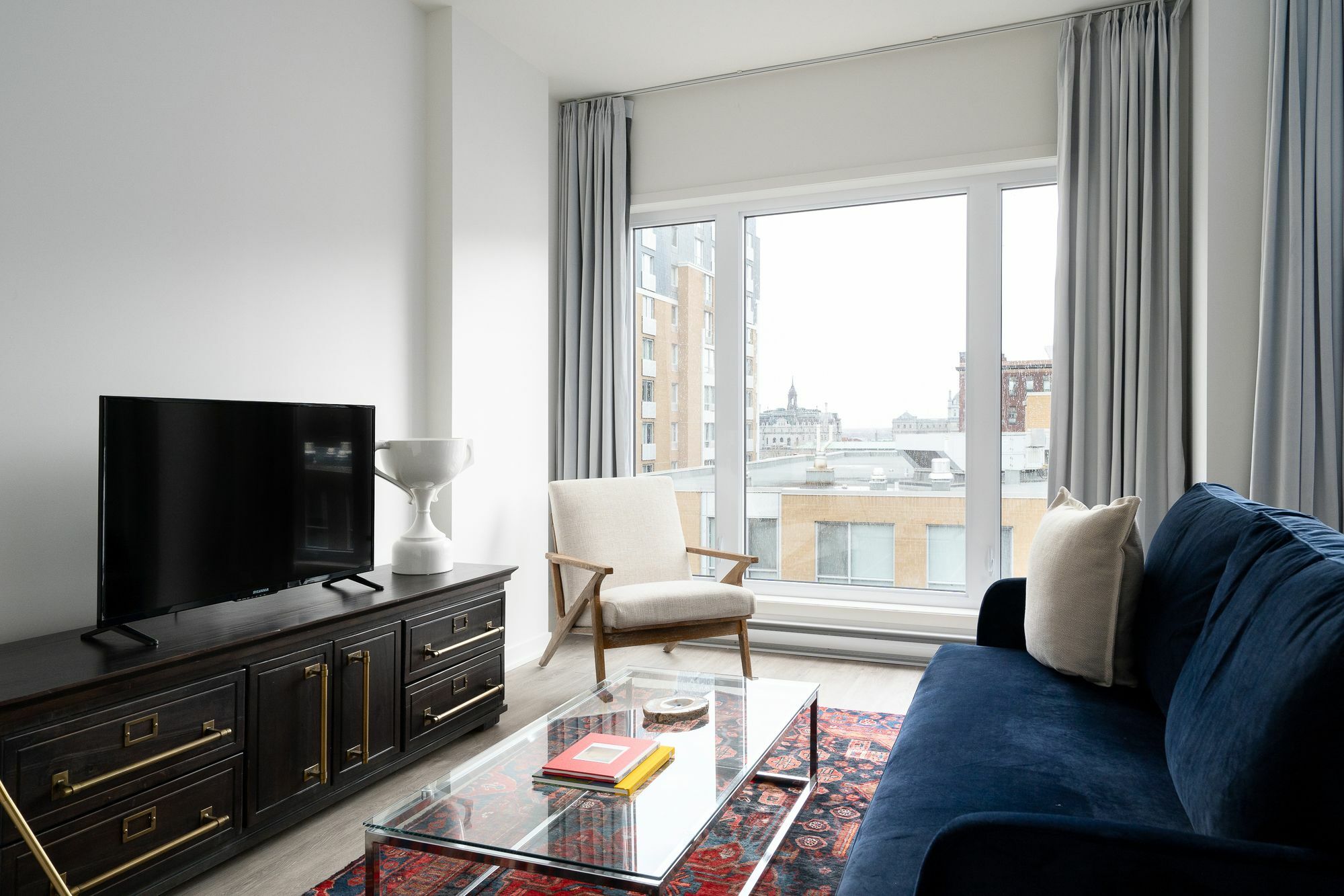 Sleek 1br In Quartier Des Spectacles By Sonder Apartment