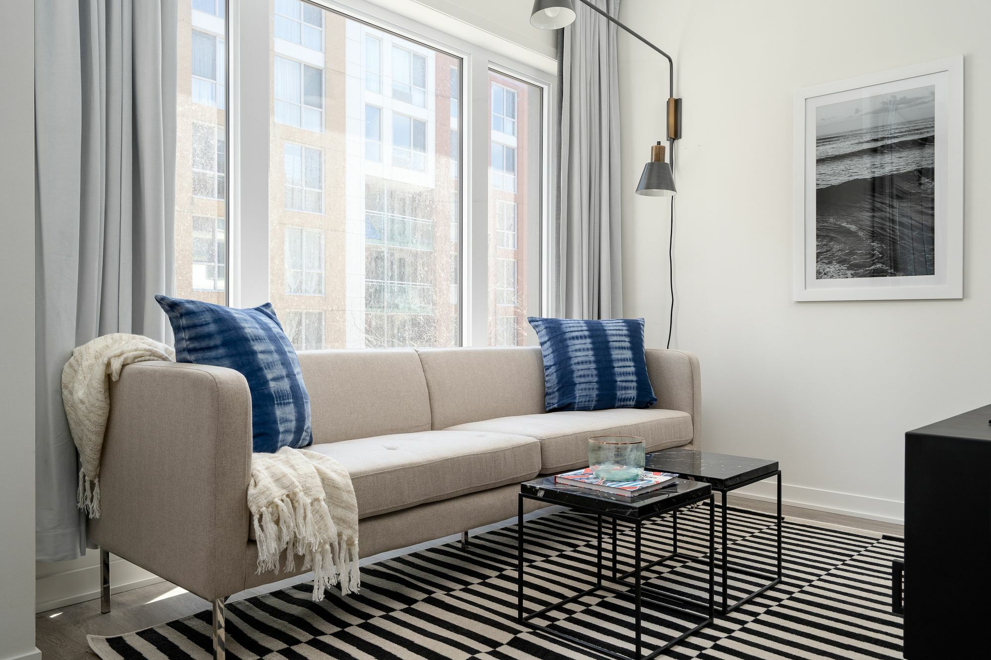 Posh 1br In Quartier Des Spectacles By Sonder