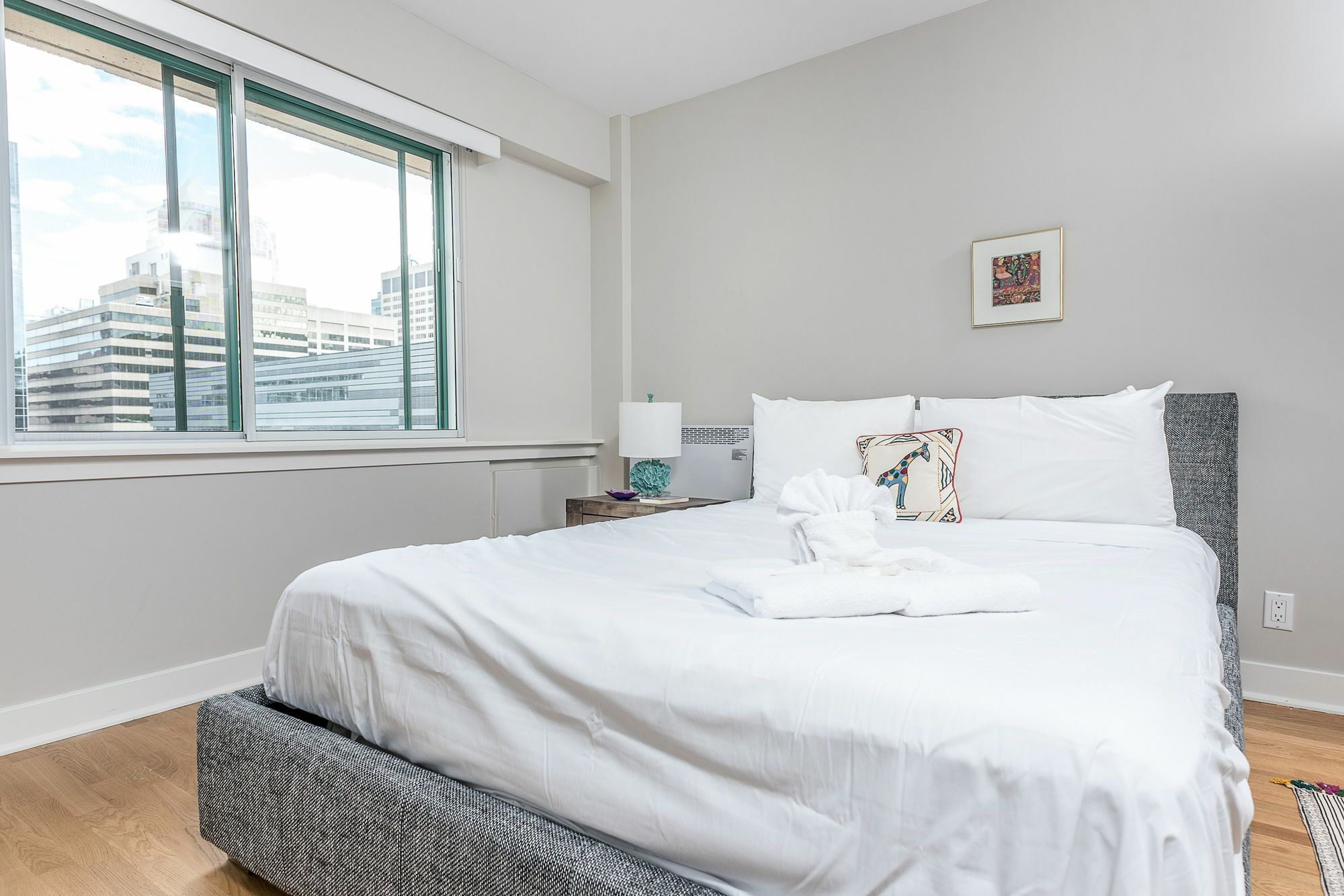 Apartment Modern 1br In Downtown Mtl By Sonder Montreal