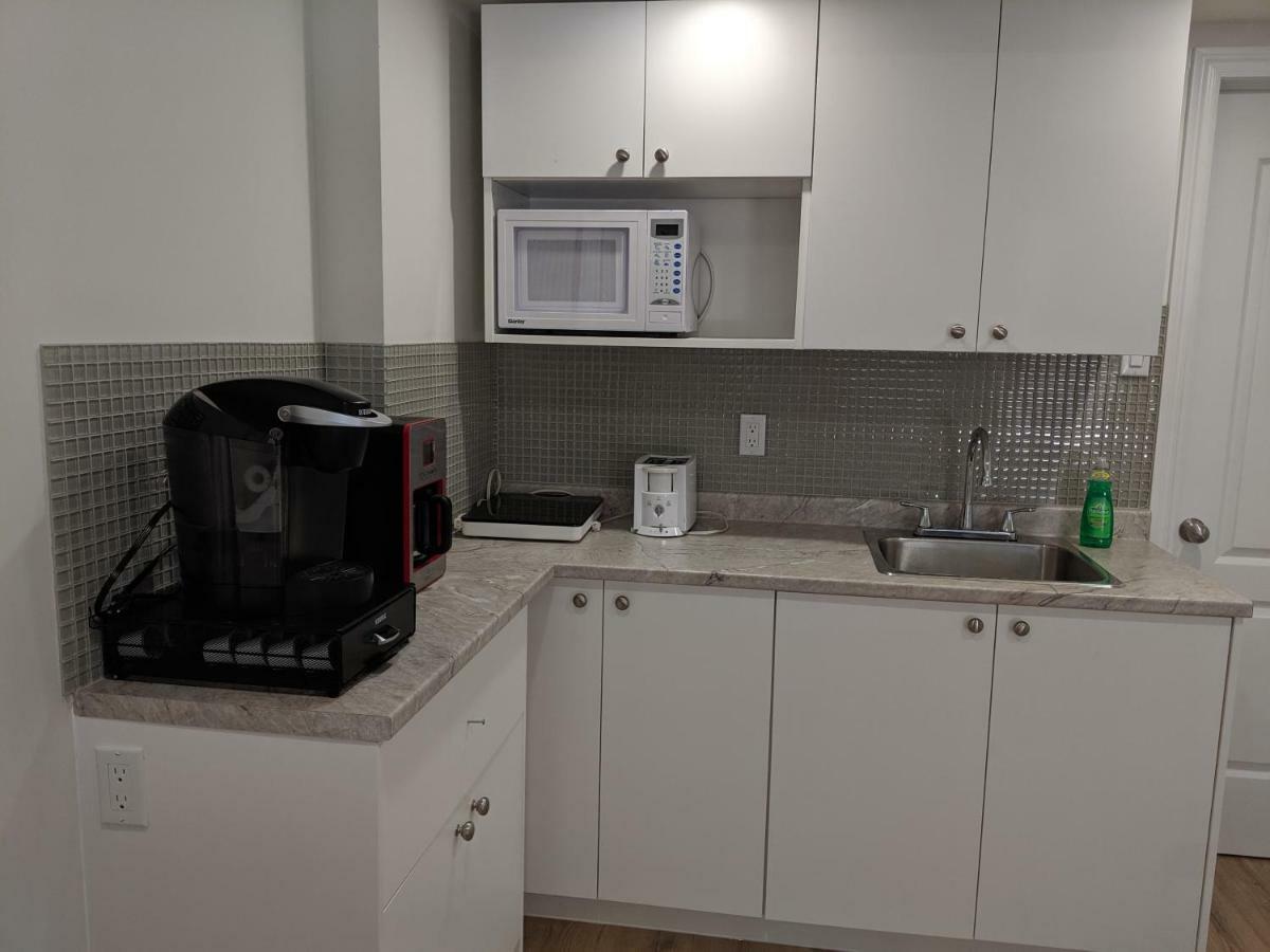 Spacious Basement One Bedroom Apartment, Wifi. Montreal
