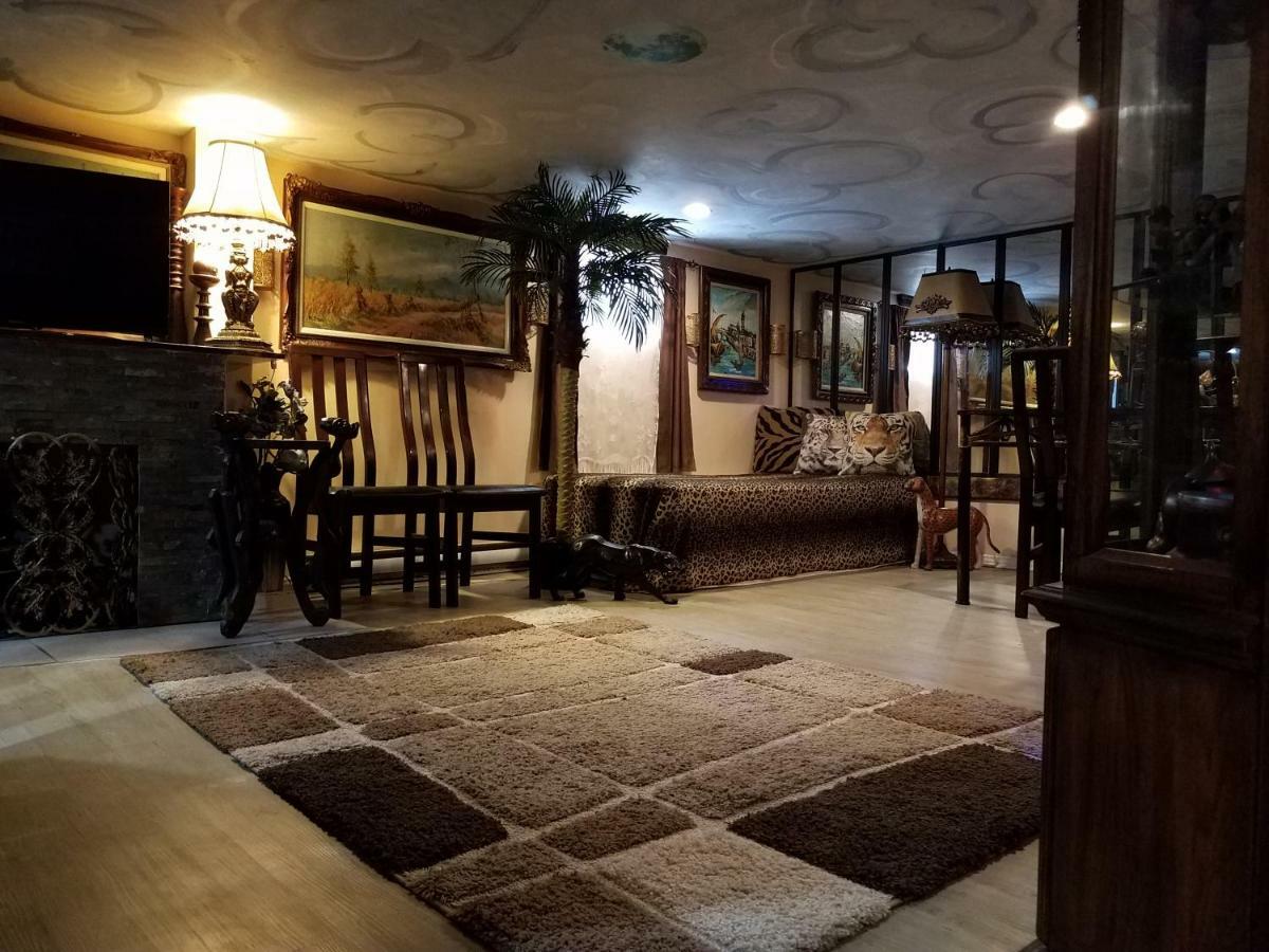 Exotic Large Basement Studio * Montreal