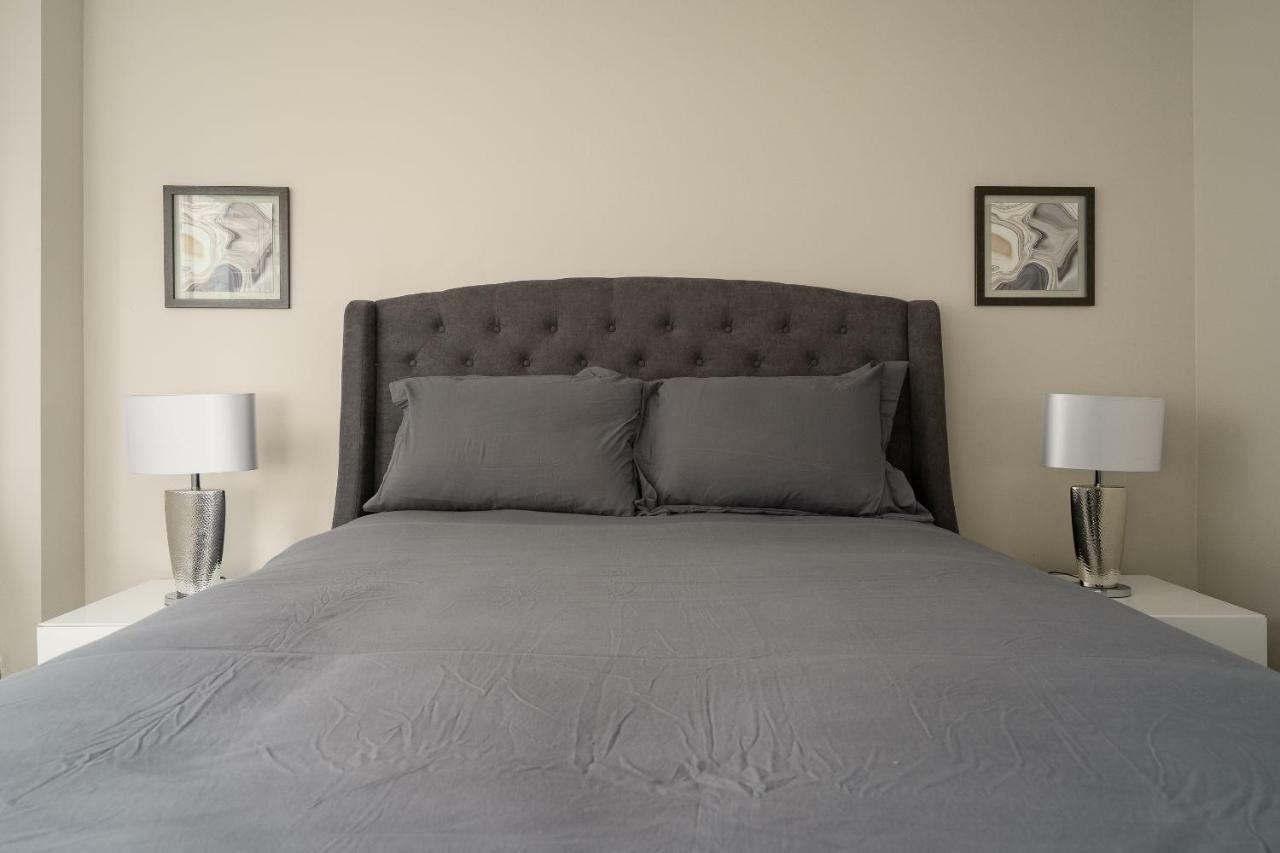Lux For Less * Montreal