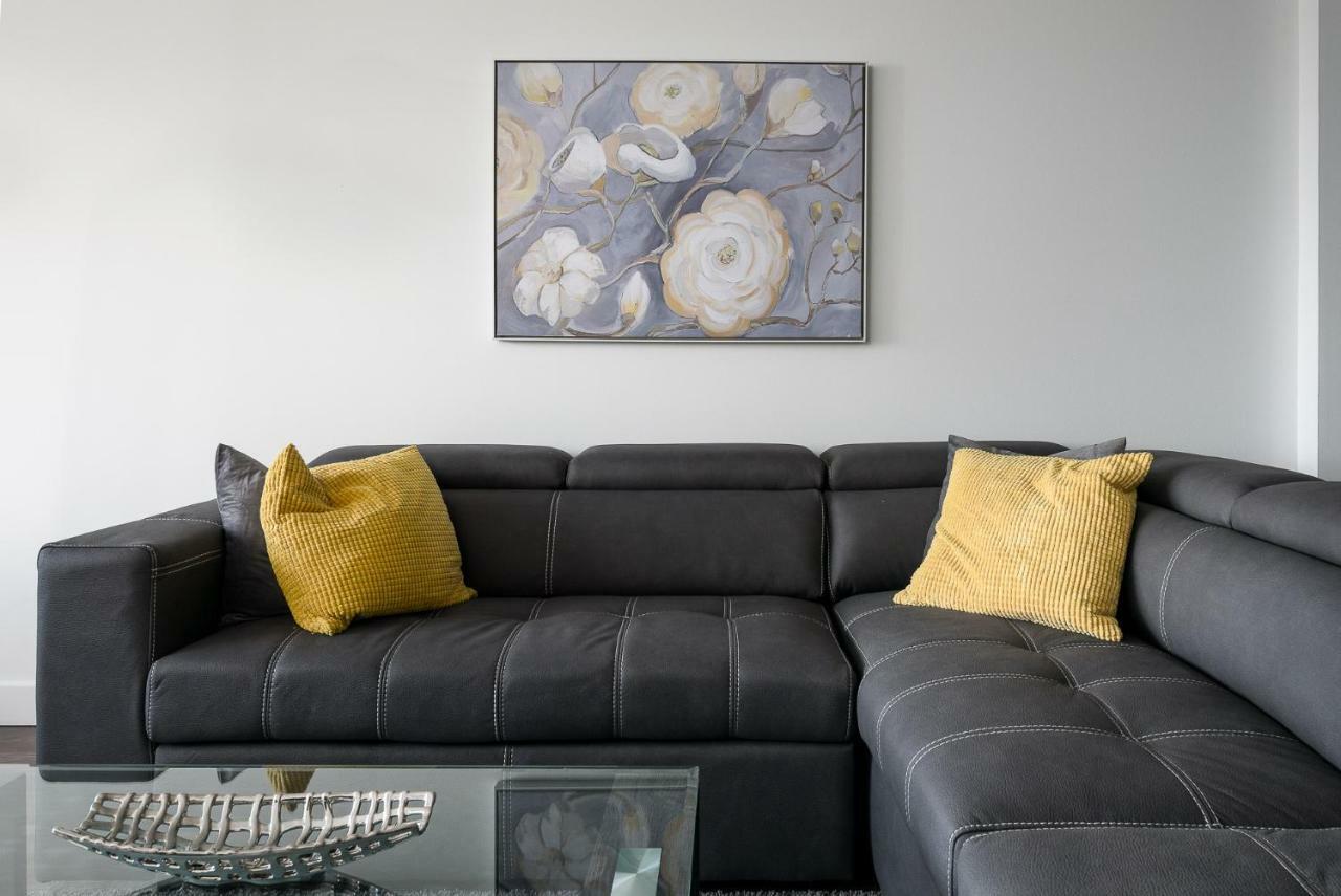 Apartment Lux For Less