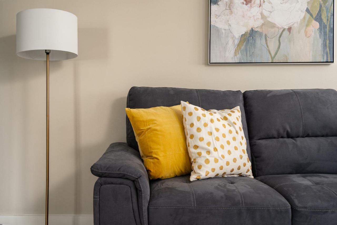Lux For Less * Montreal
