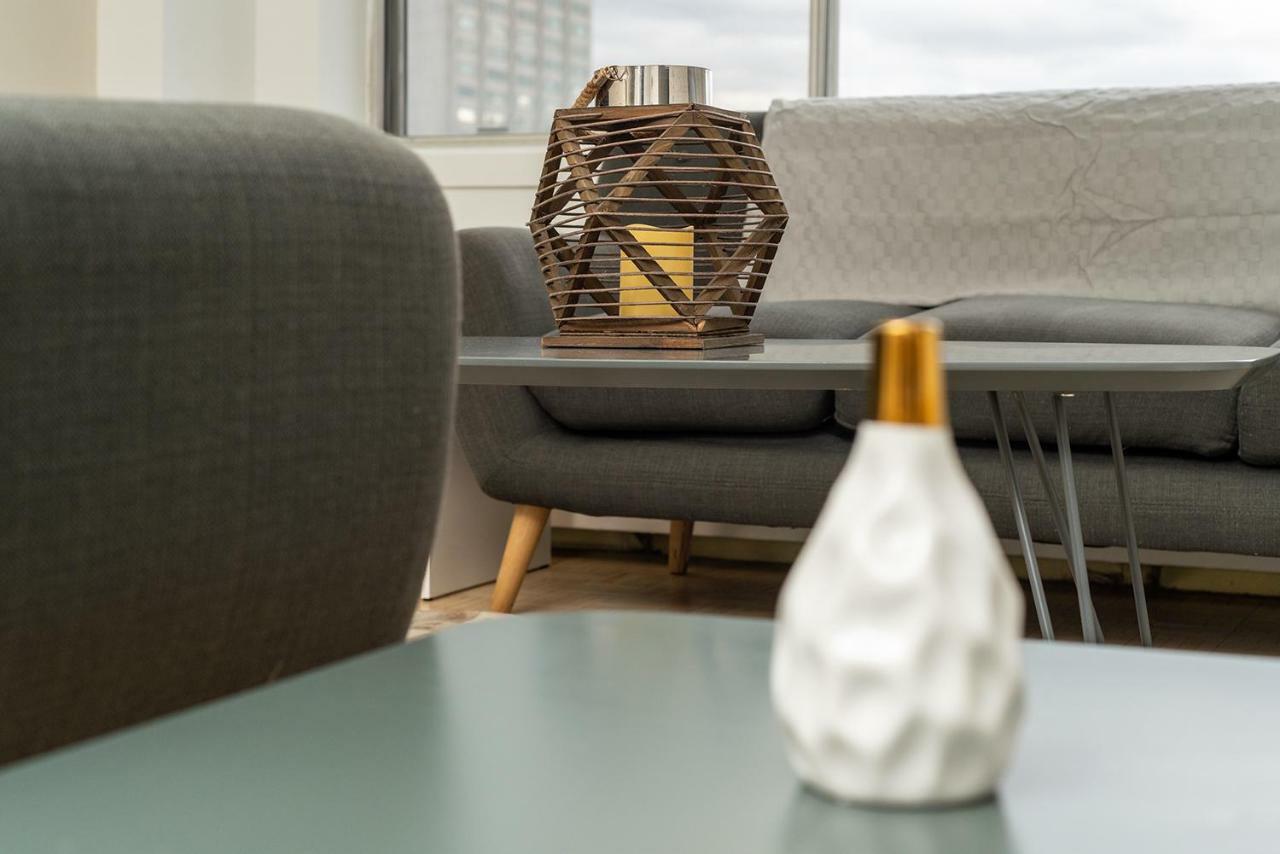Lux For Less Apartment Montreal