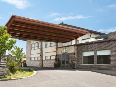 Days By Wyndham East Hotel Montreal