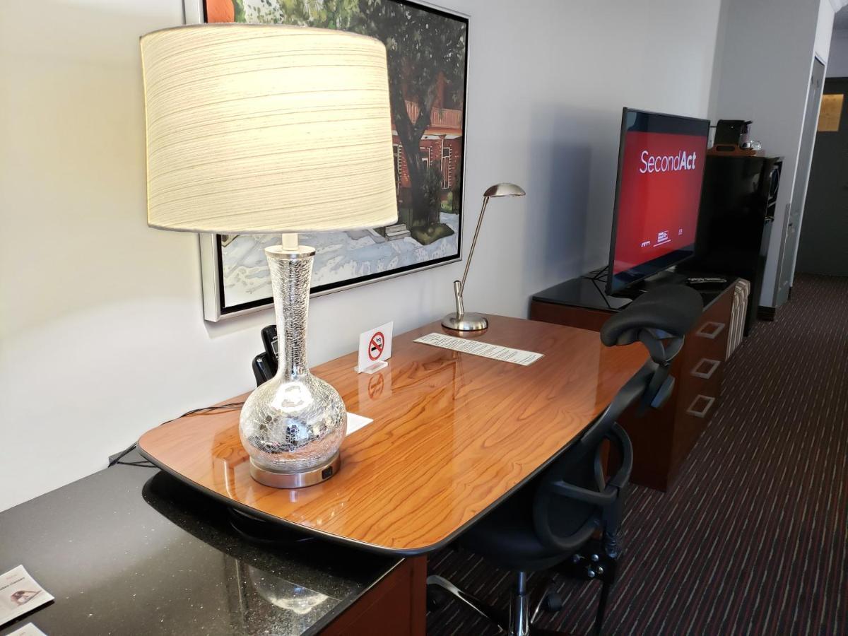 Le Nouvel 4* Montreal