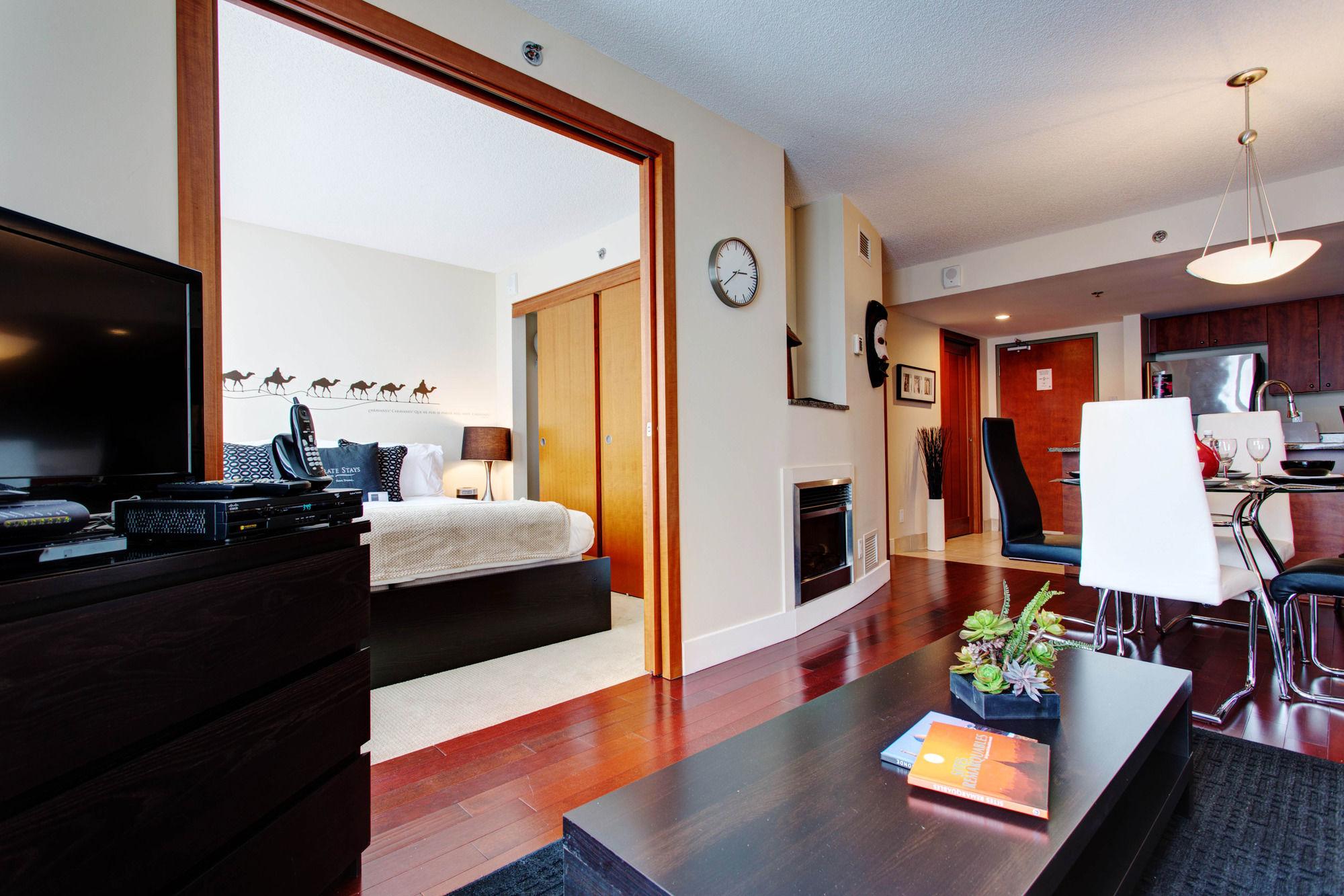 Les Etoiles Apartment Montreal
